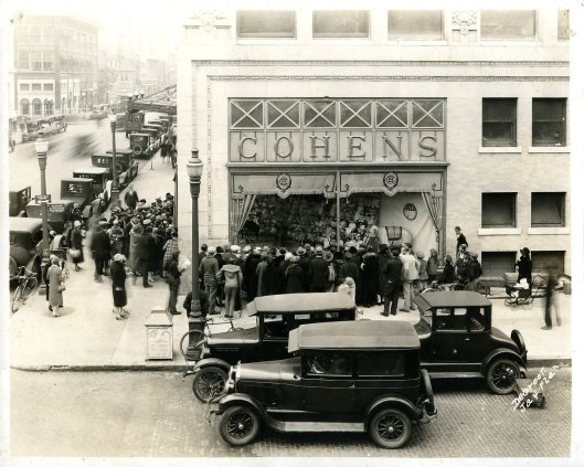 In March 1928, Cohen Brothers retained Paramount actress Edna Kirby to “live” in a display window for one full week culminating in her wedding. (photo credit: Jacksonville Historical Society