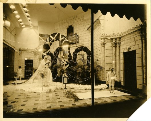 Bridal vignette, Cohen's display window (photo credit: Jacksonville Historical Society) 