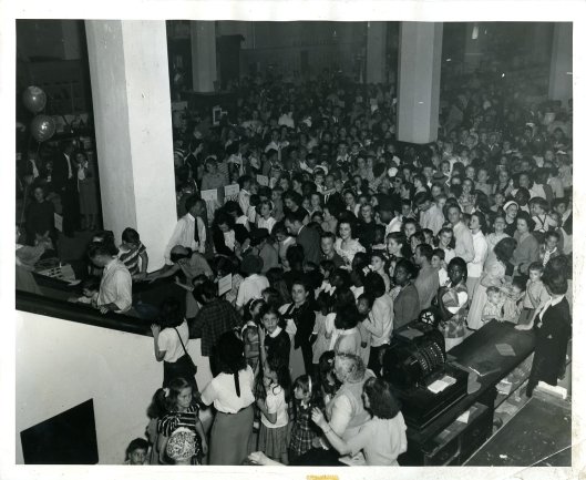 Crowds waiting for the new escalators at May-Cohens circa 1960. (photo credit: Jacksonville Historical Society)